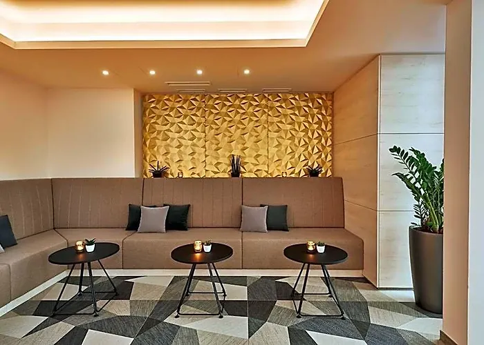 Hotel H+ 4*