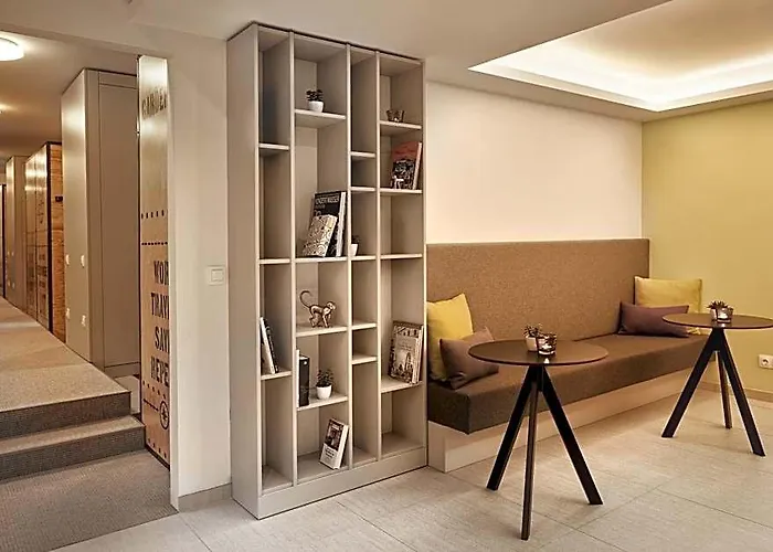 Hotel H+