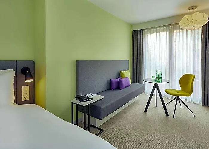 Hotel H+