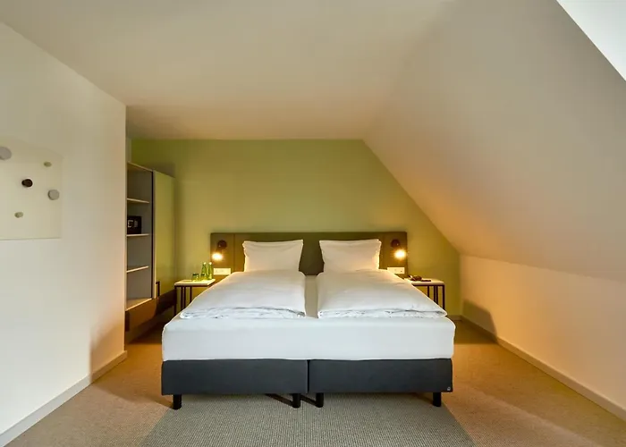 Hotel H+